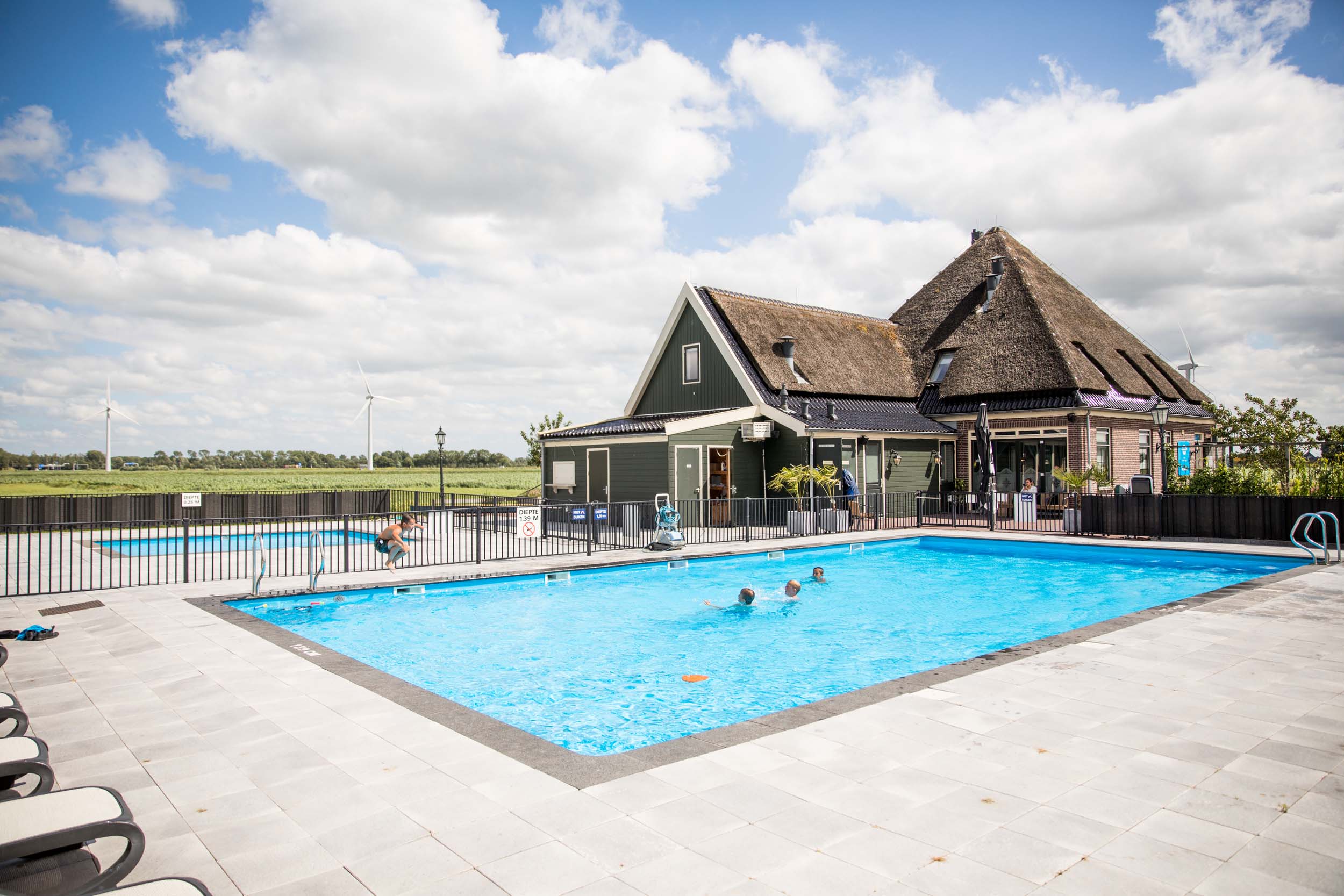 Financieel Dagblad: Carefree stable returns and vacation enjoyment